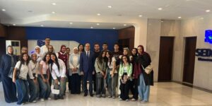 جامعة القاهرة الأهلية تواصل ترسيخ ريادتها في ربط التعليم بالصناعة.. وطلاب الصيدلة الإكلينيكية يطلعون على أحدث تقنيات تصنيع الدواء داخل «سيديكو»