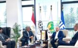 سفير باكستان يشيد بإنجاز منتخب مصر في كأس العالم ويبحث مع هاني أبو ريدة تعزيز التعاون الكروي