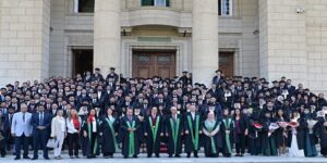 جامعة القاهرة تحتفي بتخريج الدفعة 98 من الطلاب الوافدين بكلية طب الأسنان