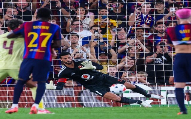 برشلونة يهزم الأهلي 2-1 ويتوج بكأس خوان جامبر.. وشوبير يتألق وزيزو يسجل