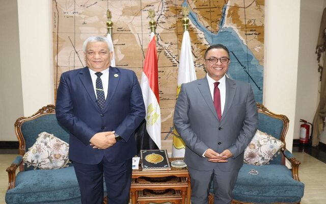 خلال الجلسة الافتتاحية لبرنامج «صناع القادة».. دعوة للشباب لتحري الدقة ومواجهة الشائعات وتعزيز الانتماء الوطني