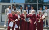 «روبوت ذكي يحافظ على كفاءة الطاقة».. طلاب جامعة العاصمة يبتكرون نظامًا آليًا لتنظيف الألواح الشمسية باستخدام PLC