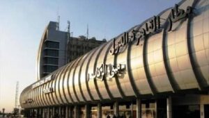 جمارك مطار القاهرة تحبط تهريب 51 كيلو من مخدر القات داخل حقائب راكبة أجنبية