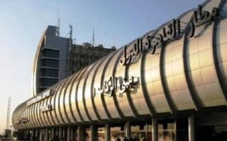 جمارك مطار القاهرة تحبط تهريب 51 كيلو من مخدر القات داخل حقائب راكبة أجنبية