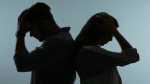⚖️ «20 سنة جواز انتهت بالمحكمة».. زوج يتهم مطلقته بالاستيلاء على أمواله وحرمانه من أولاده