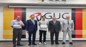 رئيس مجلس أمناء GUC وGIU يستقبل أوائل الثانوية العامة الحاصلين على منح دراسية كاملة