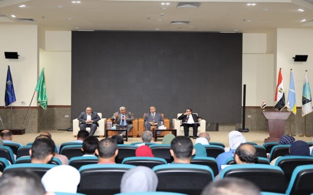 رئيس جامعة برج العرب التكنولوجية يعقد اجتماعًا موسعًا لمتابعة جاهزية الجامعة للعام الدراسي الجديد