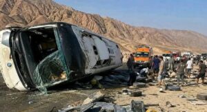 انقلاب سيارة نقل في الإسماعيلية يودي بحياة 17 شخصًا ويصيب 31 آخرين