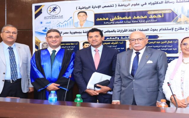 د. أشرف صبحي يناقش رسالة دكتوراه بجامعة العاصمة.. «مجمع الفنون والثقافة» منصة تجمع العلم والفن والإبداع
