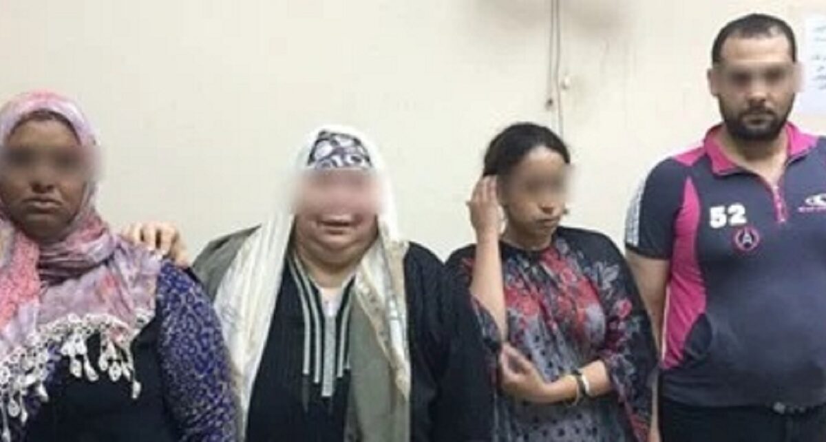 القبض على 3 سيدات ورجل داخل شقة بالإسكندرية.. وضبط 376 زجاجة خمور وبيرة بسوبر ماركت